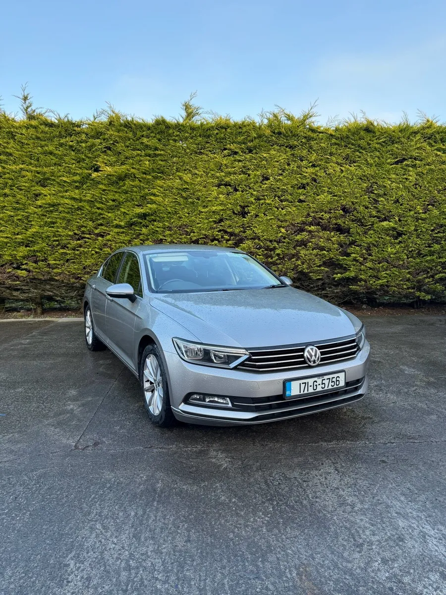 2017 Volkswagen Passat - Image 1
