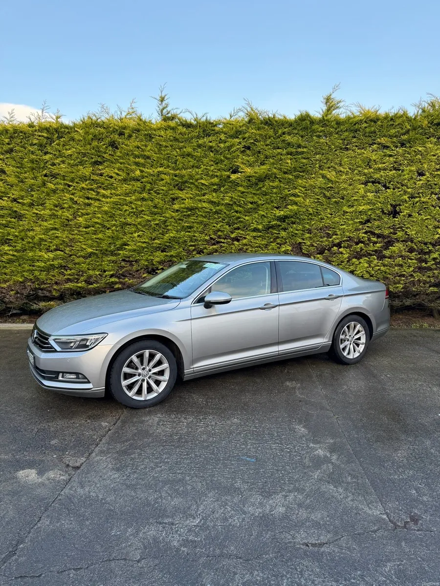 2017 Volkswagen Passat - Image 3