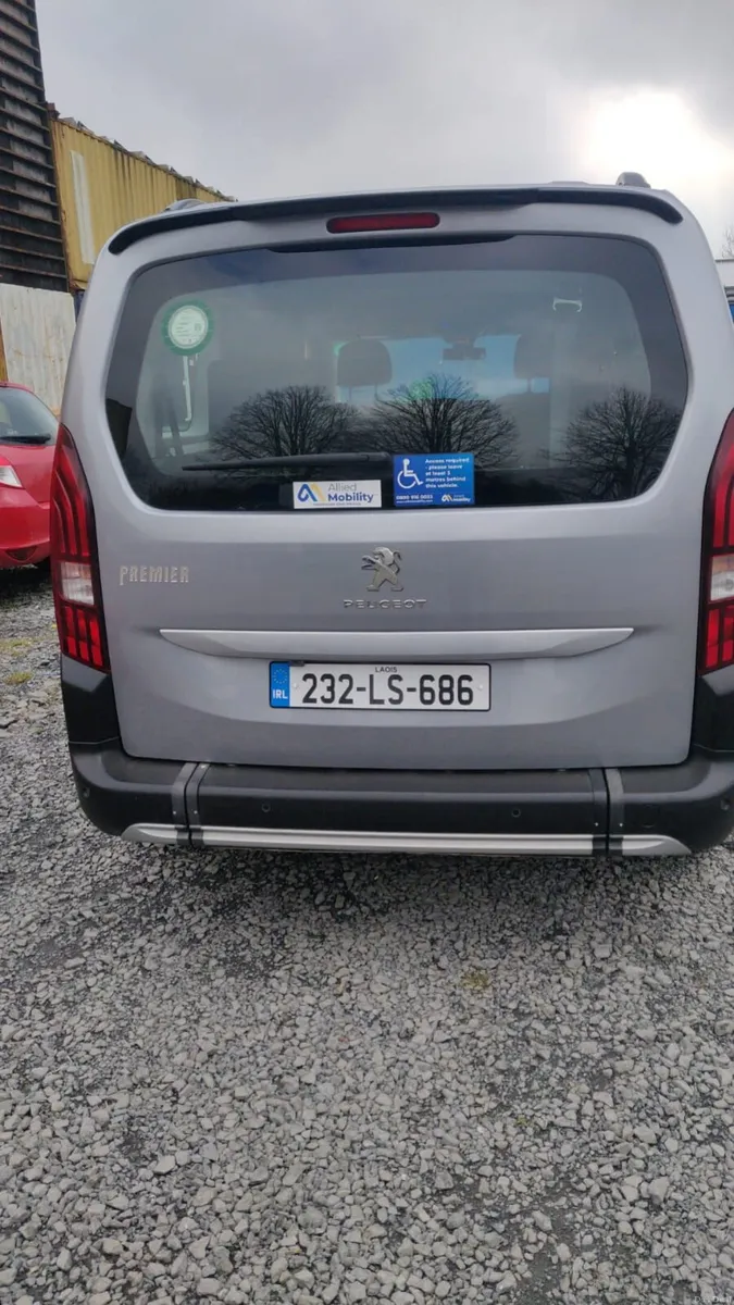 Taxi for sale 7 seater - Image 1