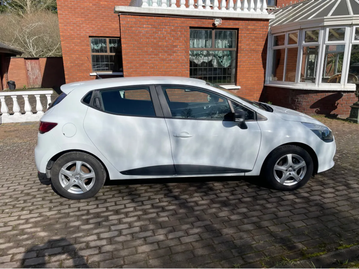 Renault Clio IV EXPRESSION 1.2 PETROL 4DR - Image 3