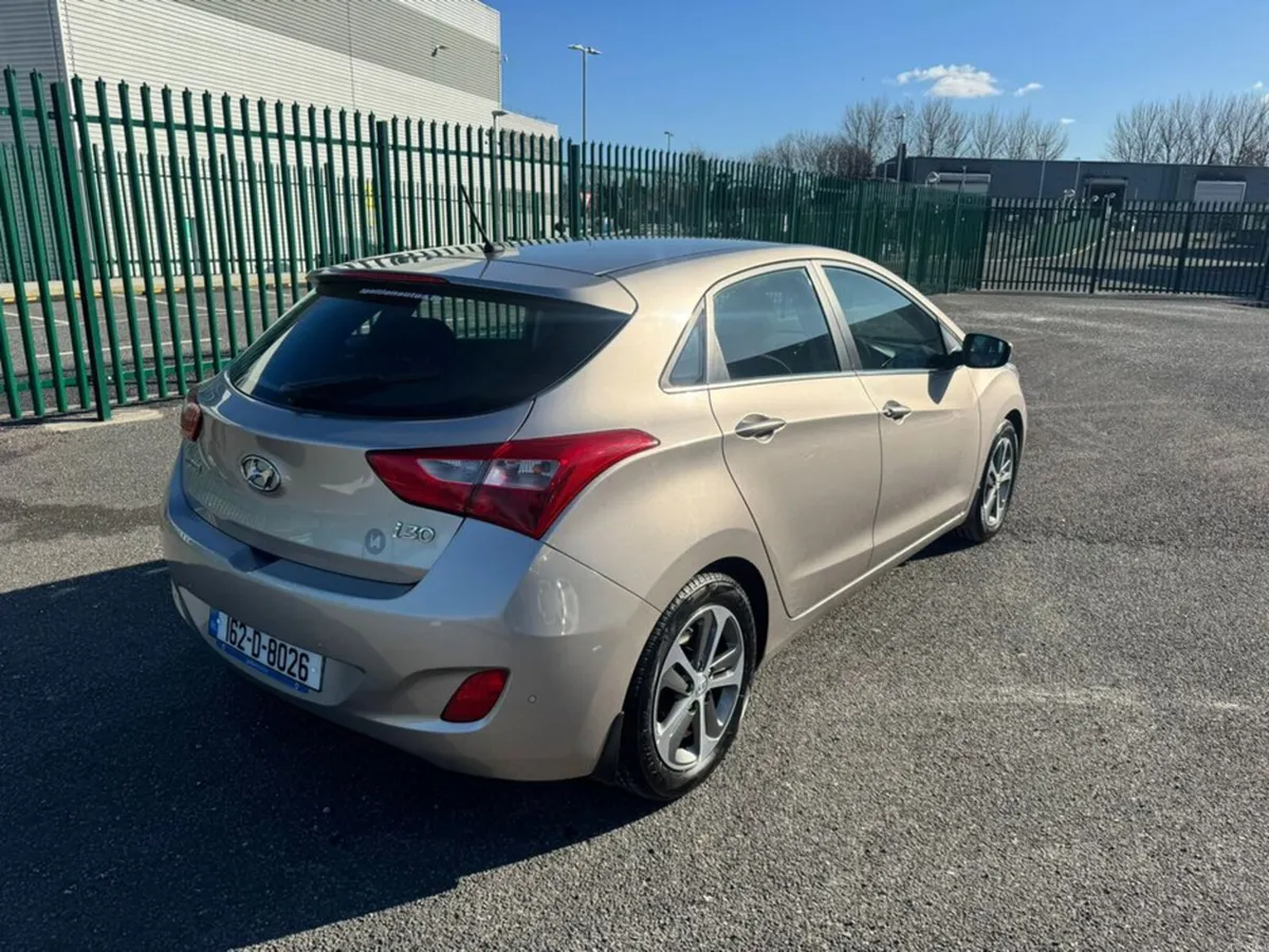 Hyundai i30 1.6 DIESEL, DELUXE MODEL, LOW MILEAGE, - Image 4