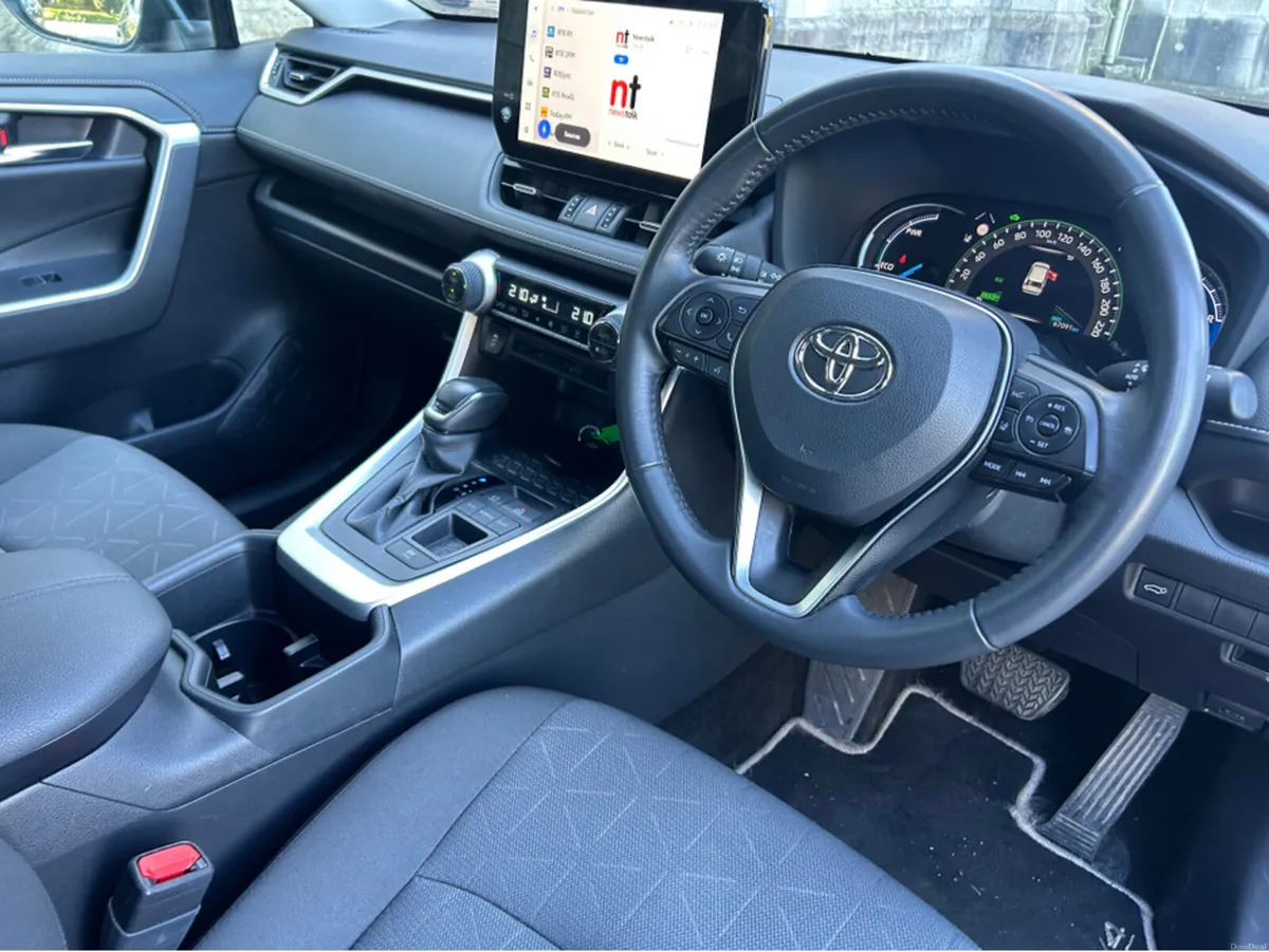 Toyota RAV4 HYBRID LUNA**//**€200 ROAD TAX**//**RE - Image 5