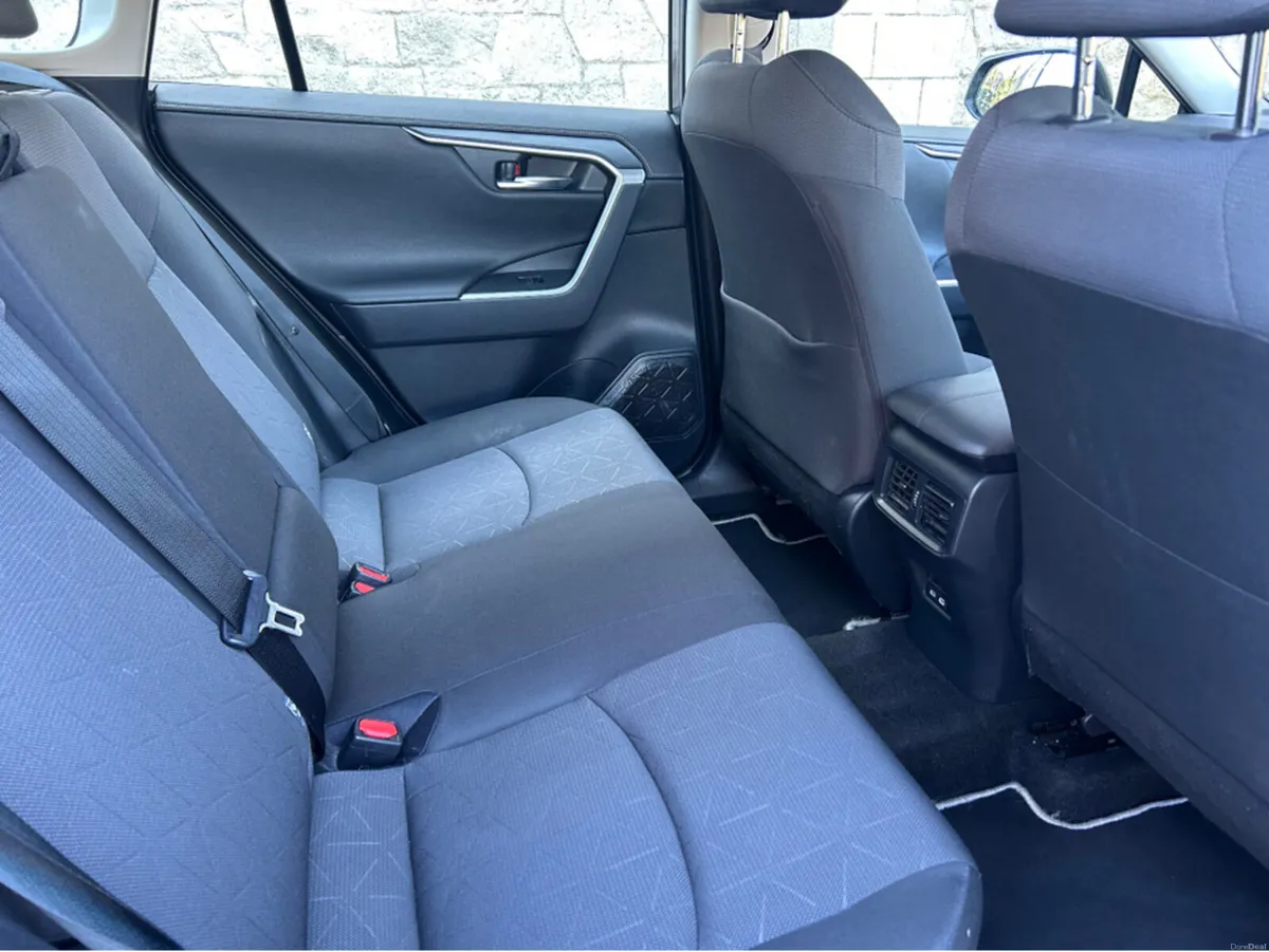 Toyota RAV4 HYBRID LUNA**//**€200 ROAD TAX**//**RE - Image 6