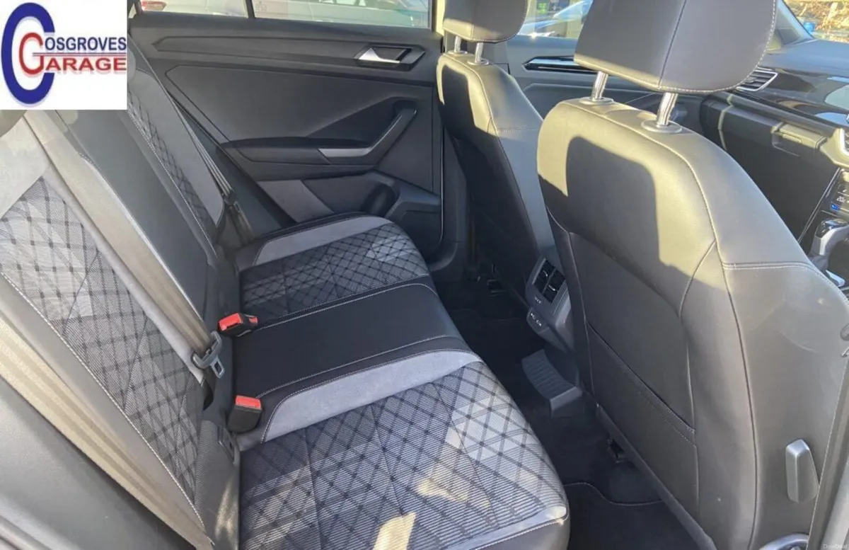 Volkswagen T-Roc 2025 - Image 4