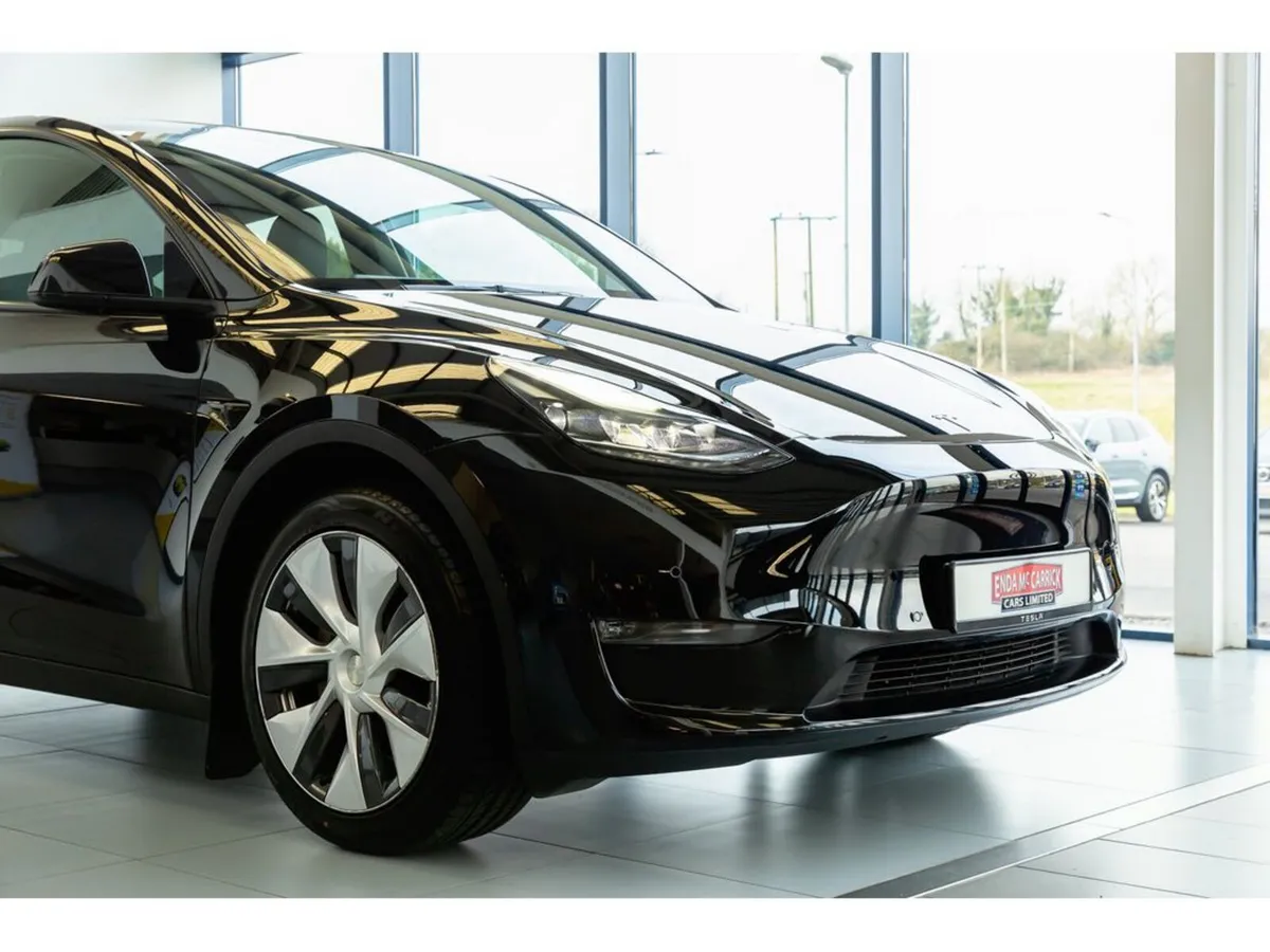 Tesla Model Y Long Range AWD - Image 4