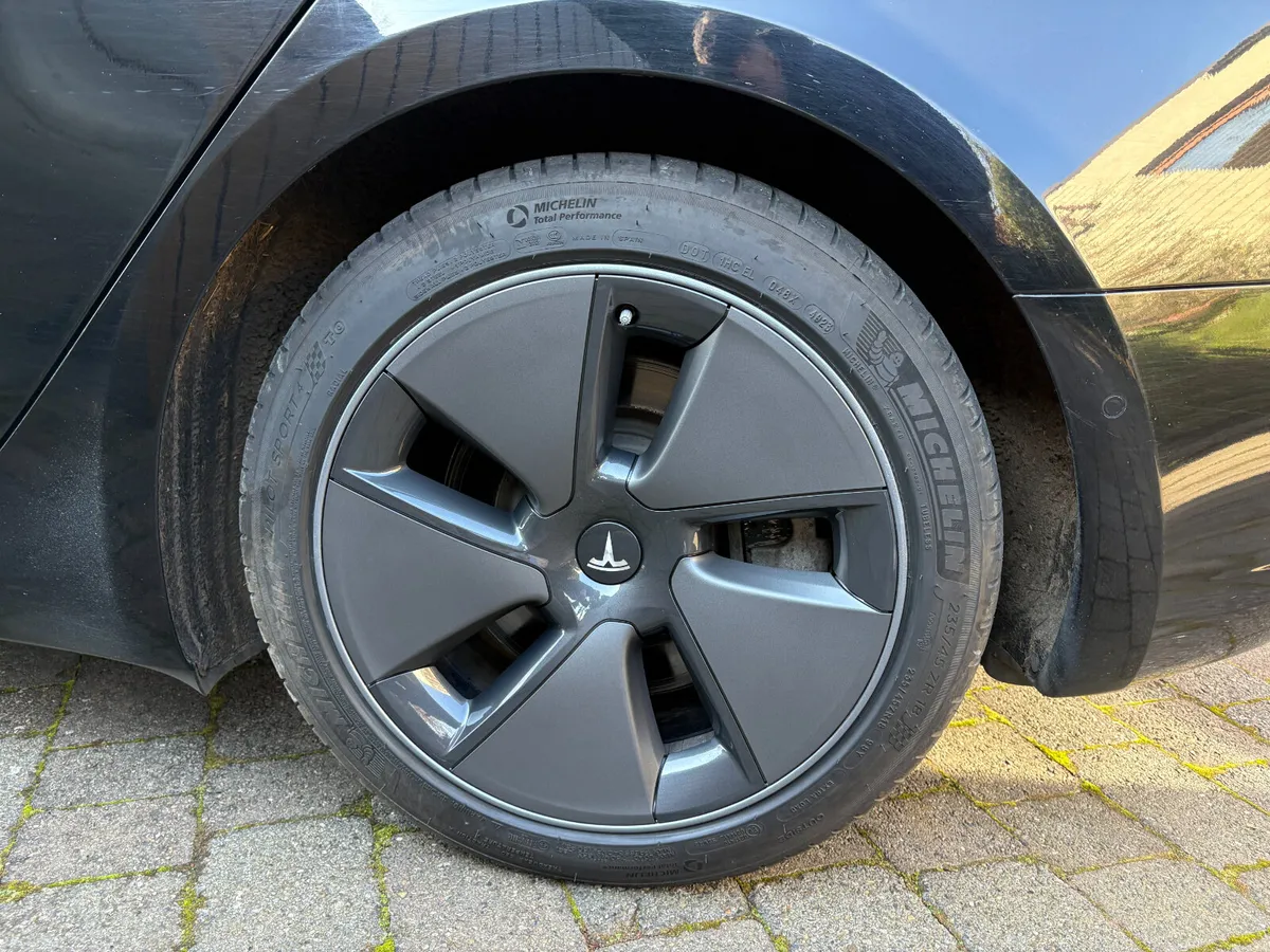 2022 Tesla Model 3 Standard Plus RWD LOW MILEAGE - Image 4