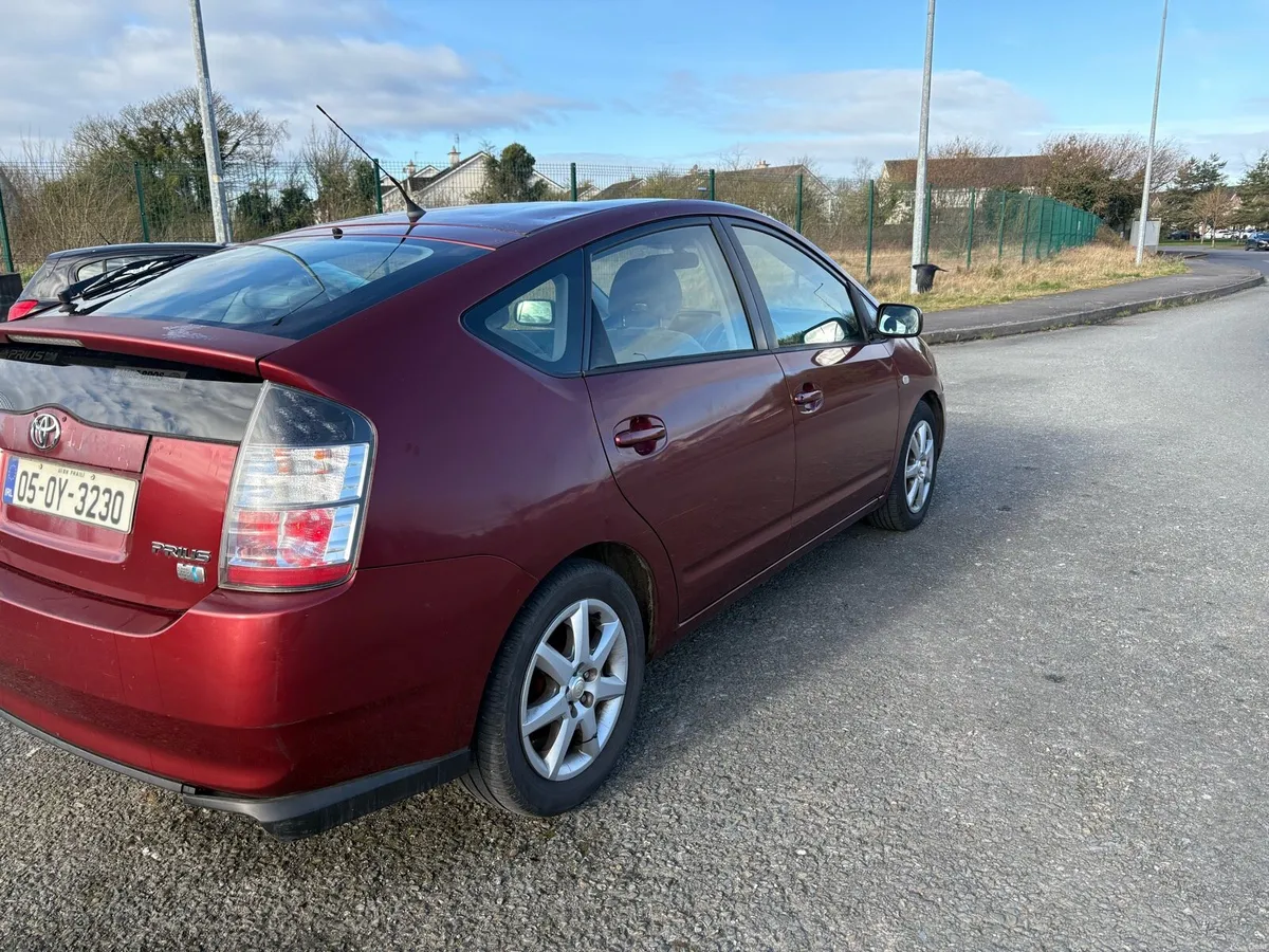 Toyota Prius - Image 4