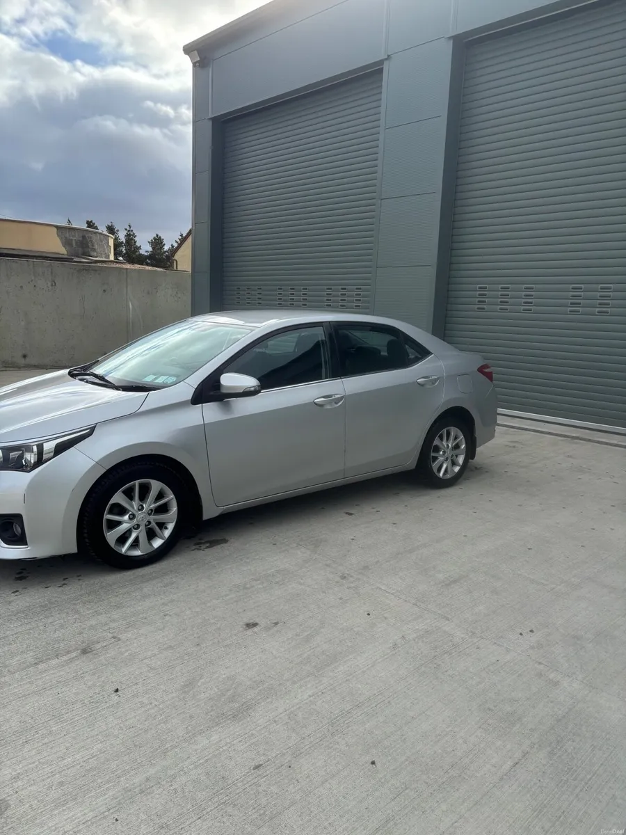 Toyota Corolla 2015 - Image 2