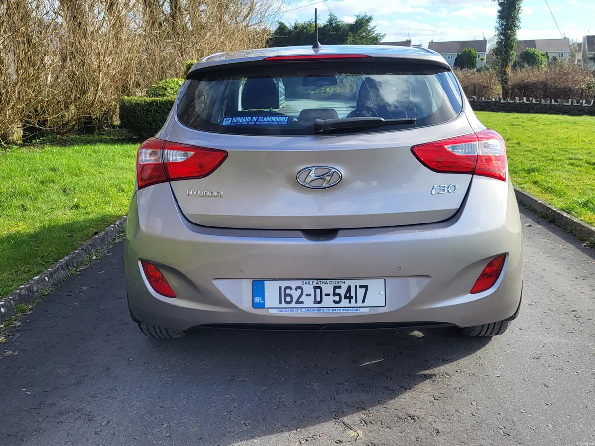 Hyundai i30  1.4 petrol low kms - Image 3
