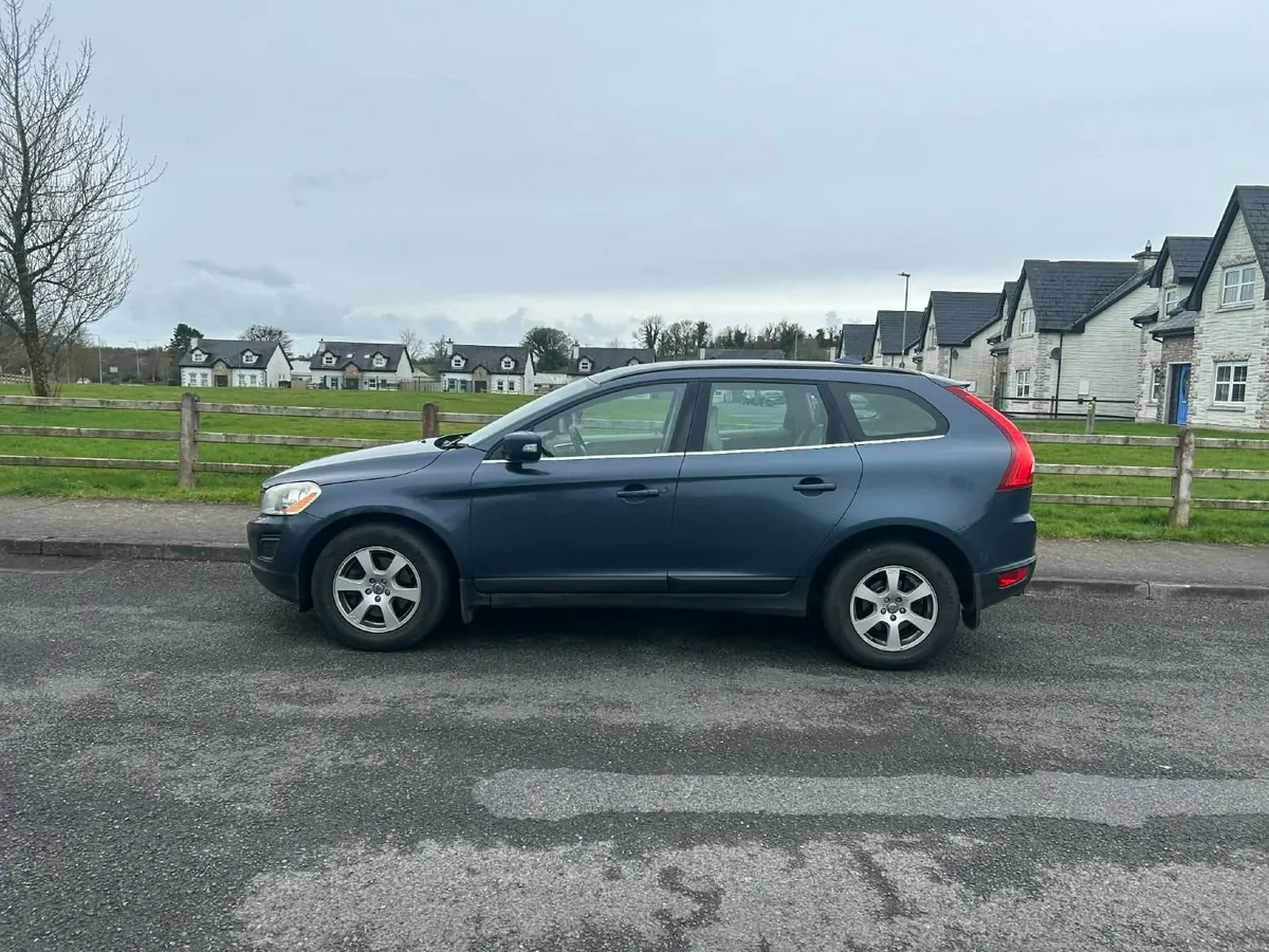 Volvo XC60 2010 - Image 2
