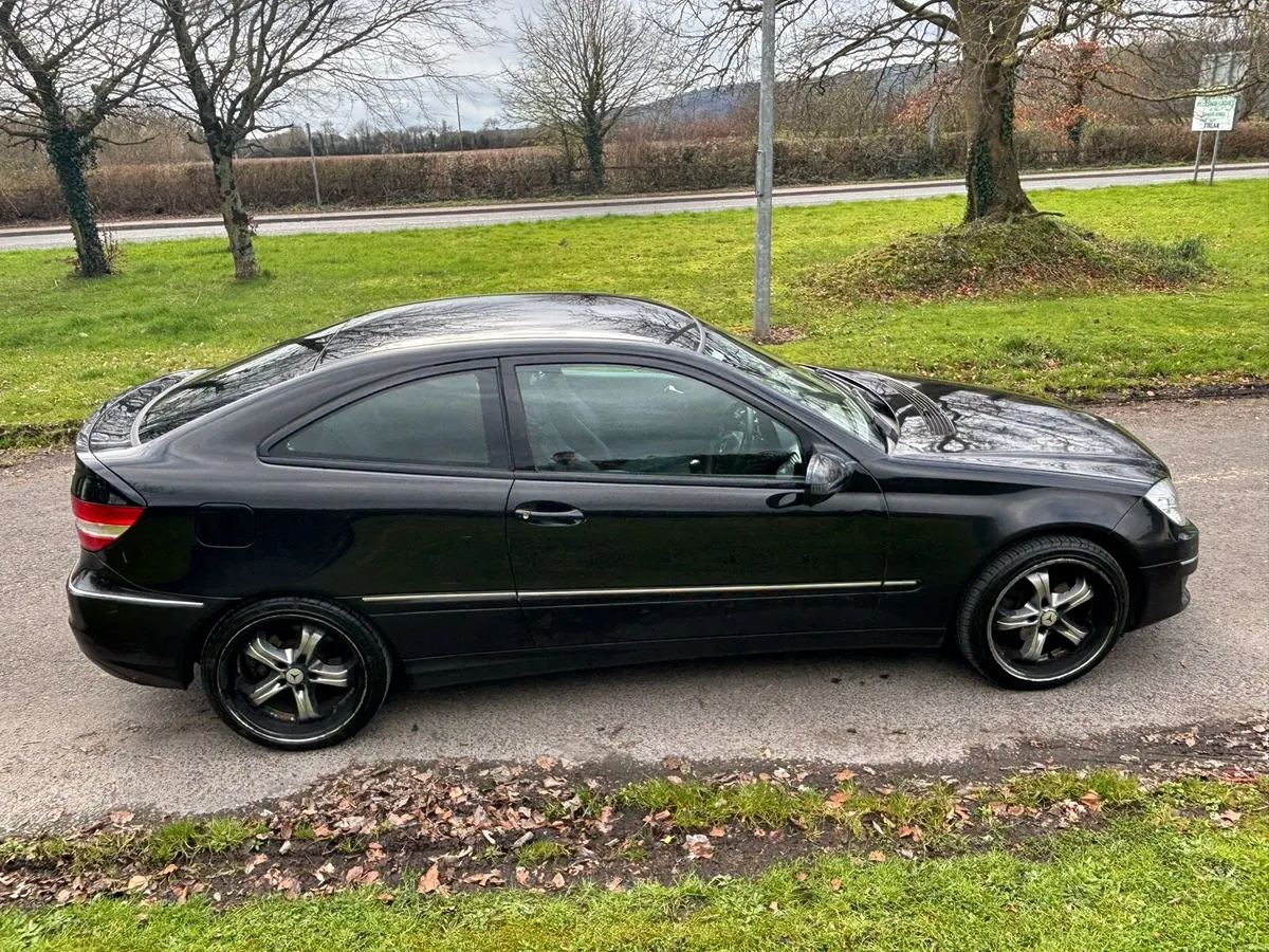Mercedes-benz C-Class Coupe - Image 4