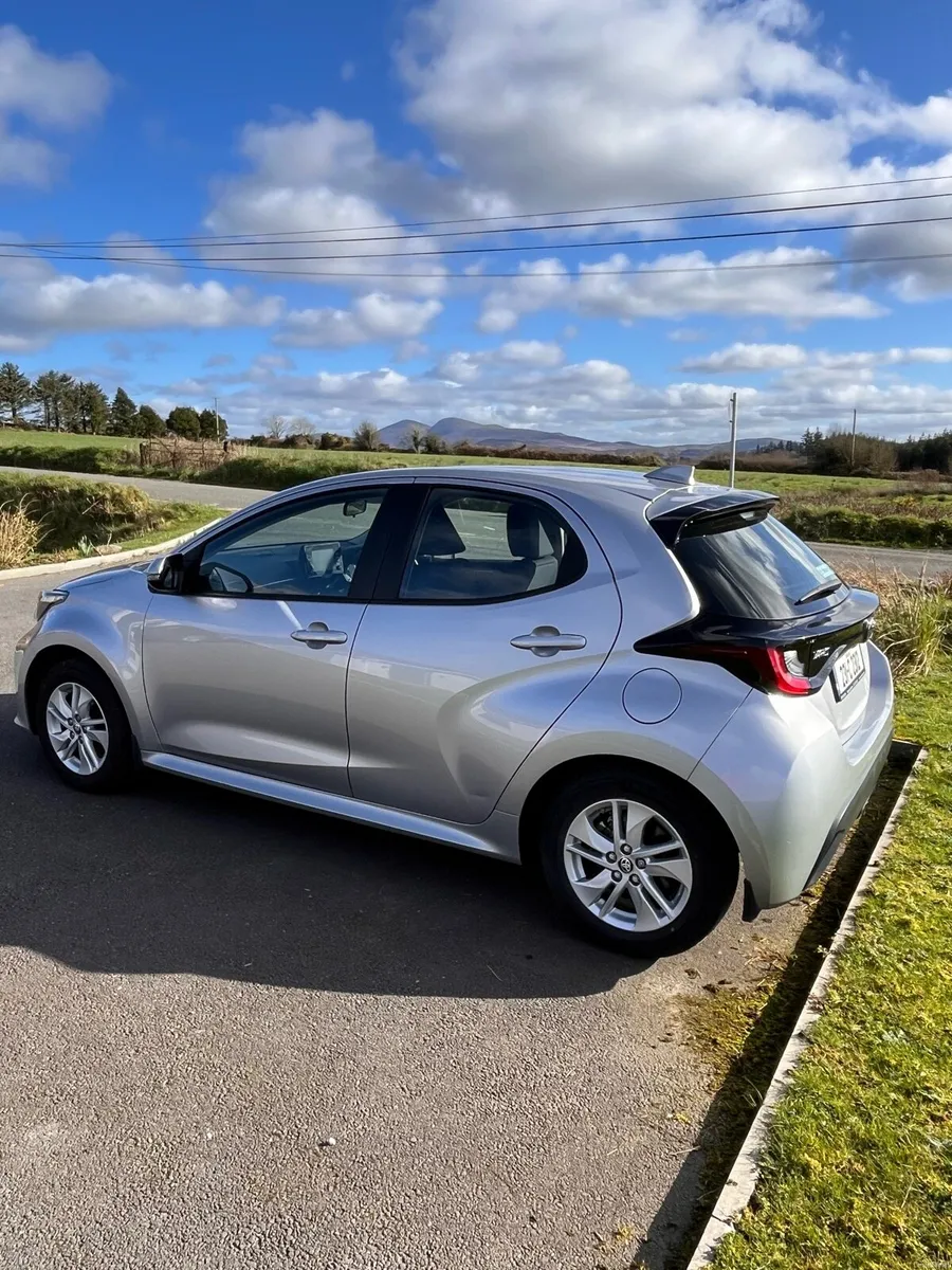 Toyota Yaris Hybrid Luna LOW MILEAGE - Image 3