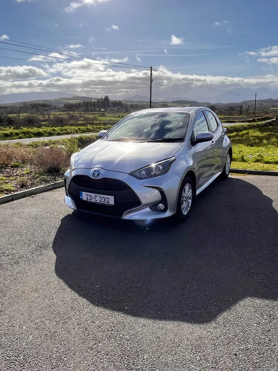 Toyota Yaris Hybrid Luna LOW MILEAGE - Image 2