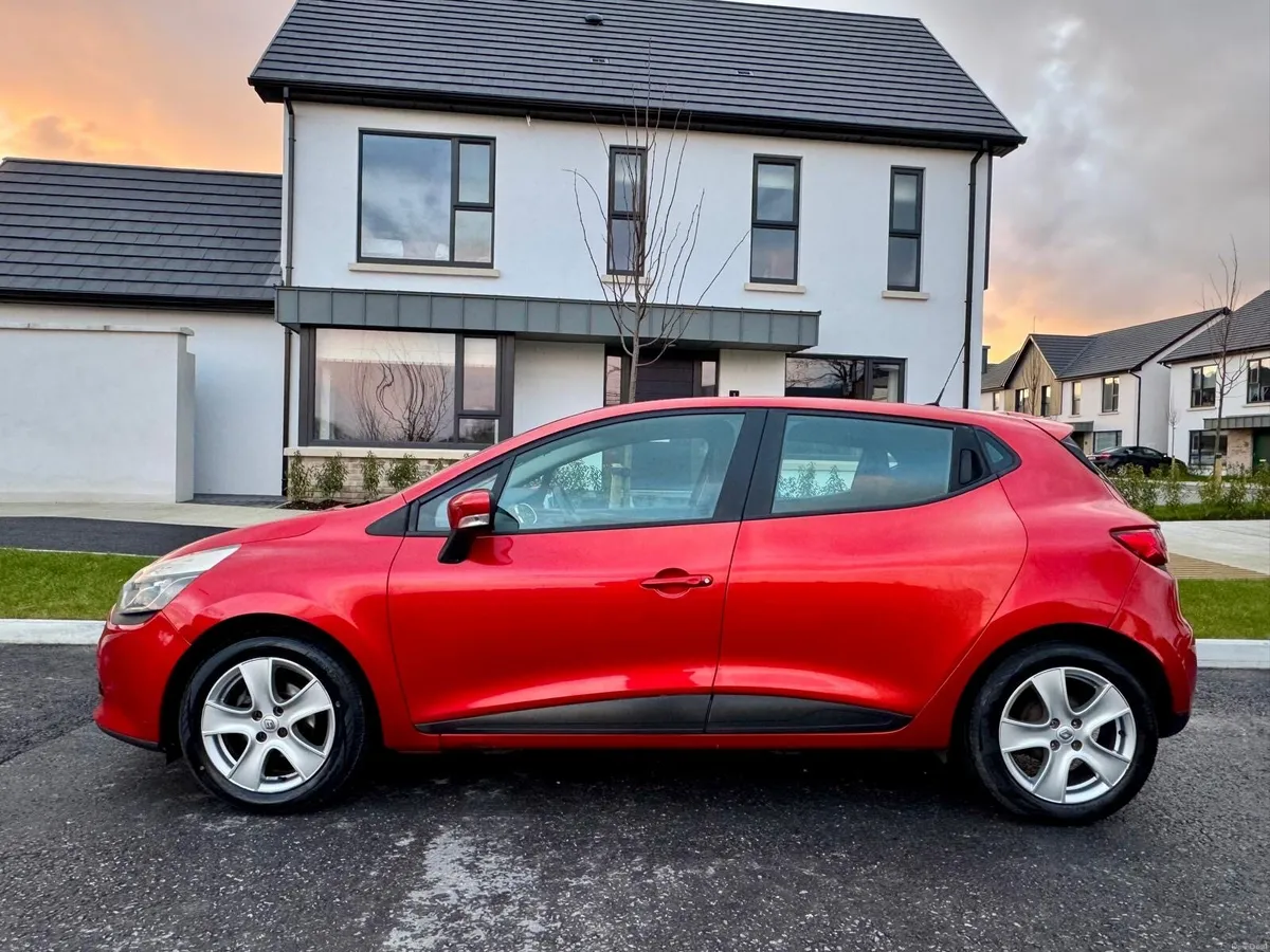 2015 Renault Clio 🔥NEW NCT🔥 DYNAMIQUE NAV - Image 3