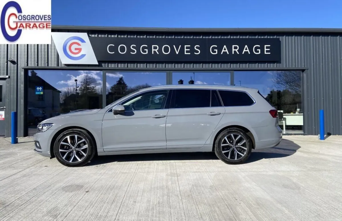 Volkswagen Passat 2022 - Image 2