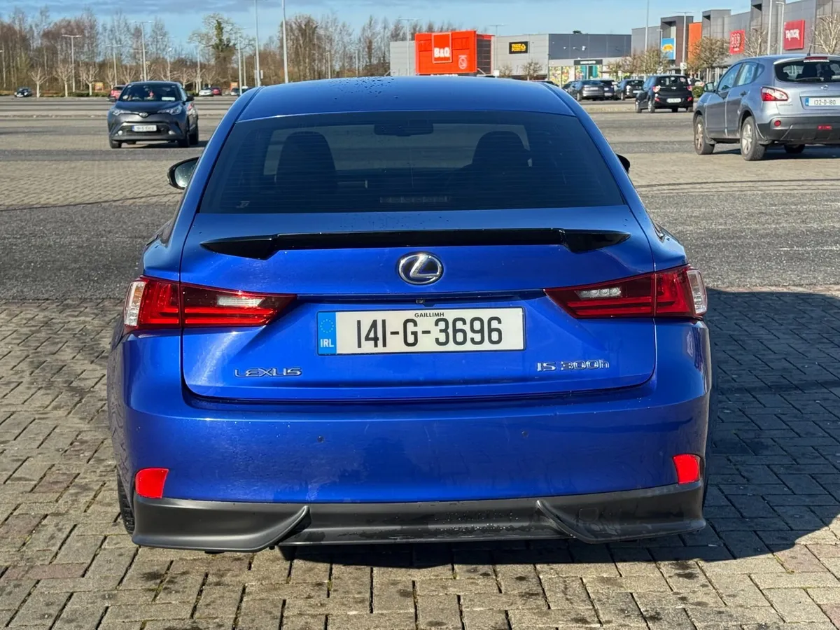 Lexus IS 300H 2014 Hybrid 2.5 Automatic - Image 4