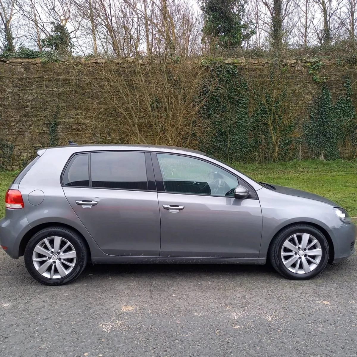 Vw Golf 1.6tdi hi-spec New Nct / taxed - Image 2