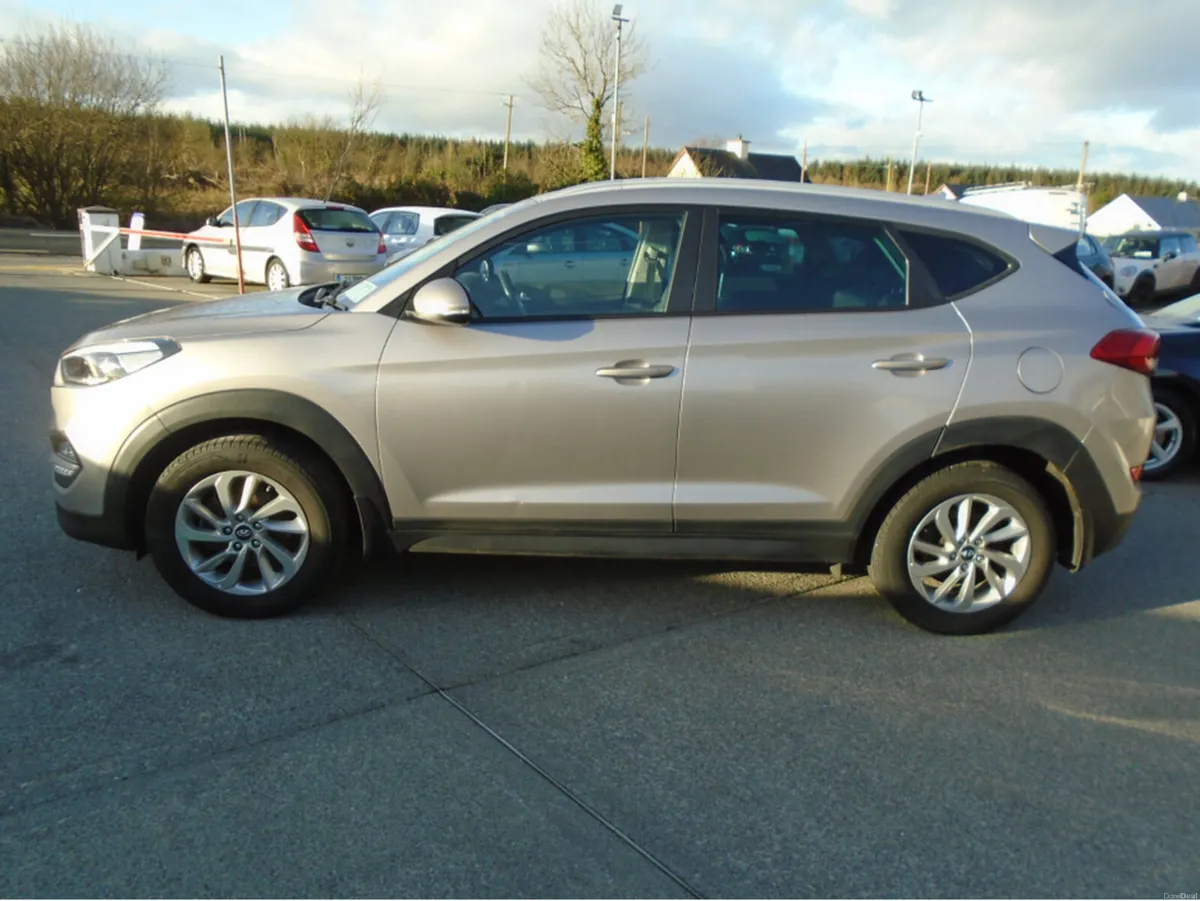 Hyundai Tucson 1.7 EXECUTIVE 5DR - Image 4