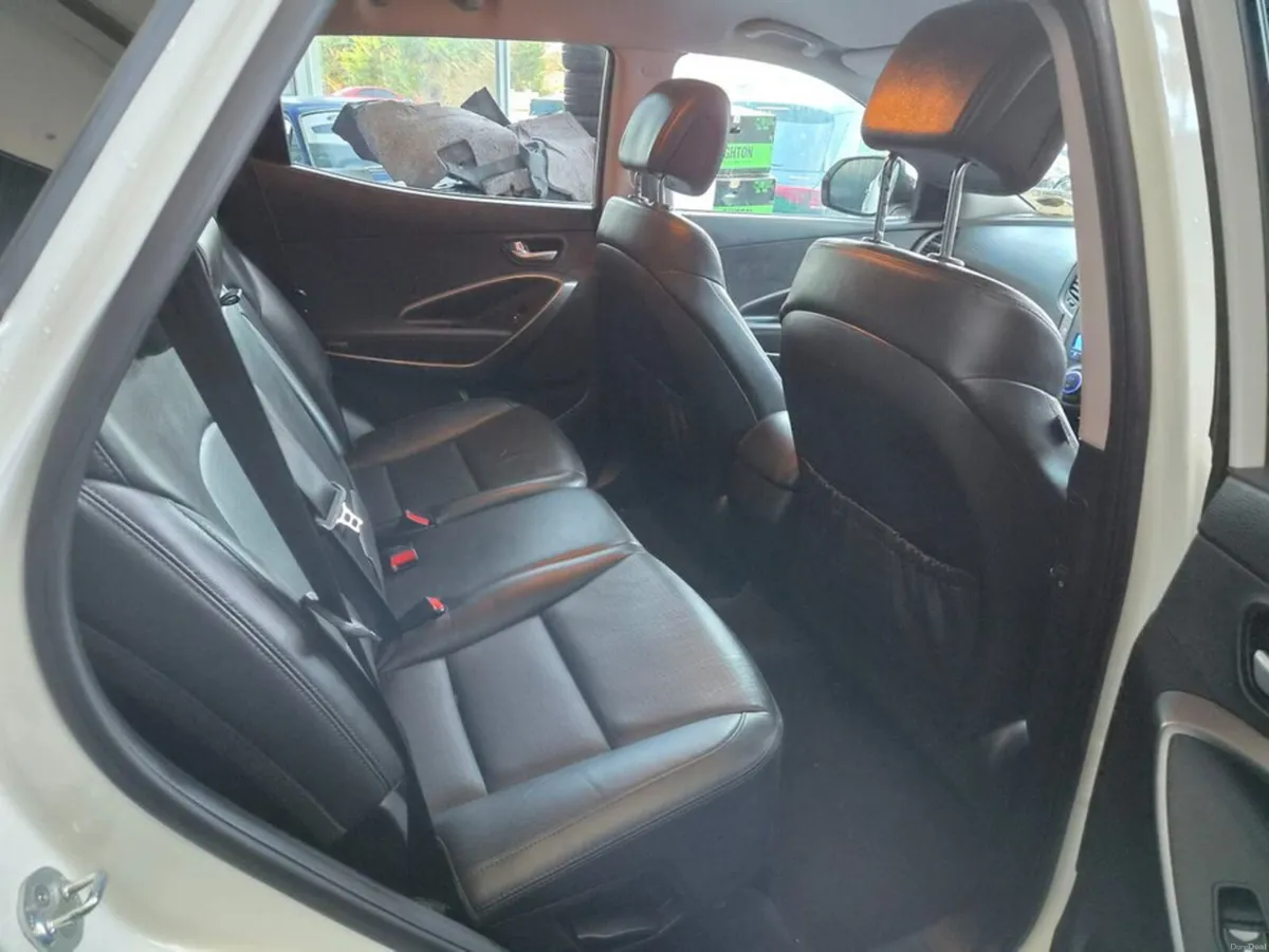 Hyundai Santa Fe 4WD Executive 4DR - Image 3