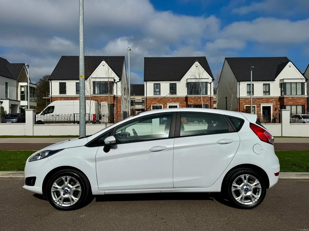 2015 Ford Fiesta 🔥 NEW NCT 🔥 LOW KM 🔥 - Image 3