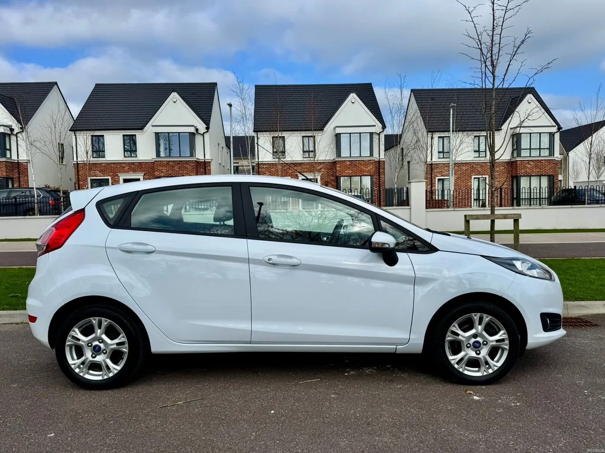 2015 Ford Fiesta 🔥 NEW NCT 🔥 LOW KM 🔥 - Image 4
