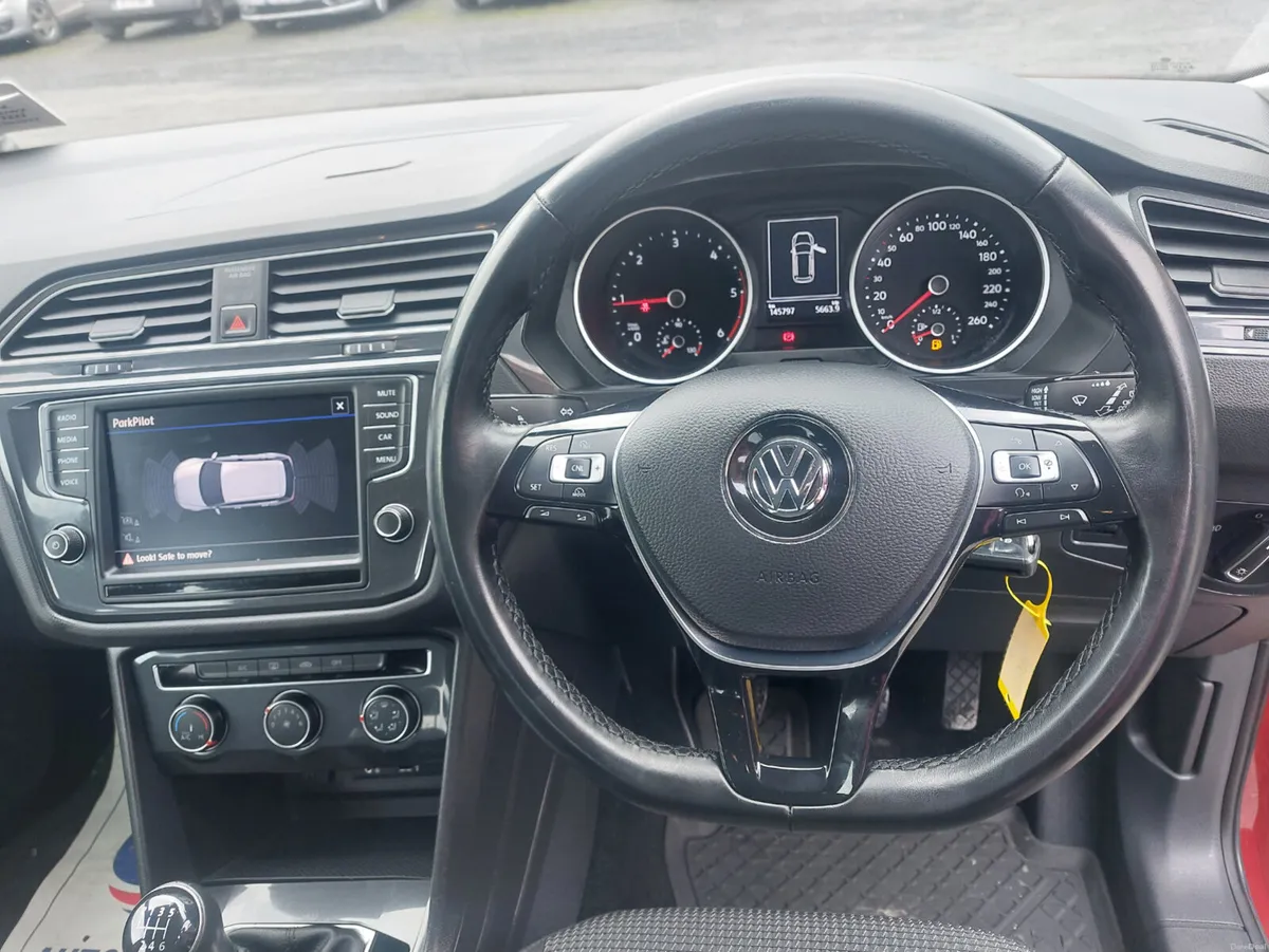 Volkswagen Tiguan 2018 - Image 2