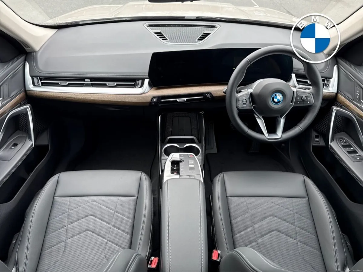 BMW iX1 eDrive20 xLine - Image 4