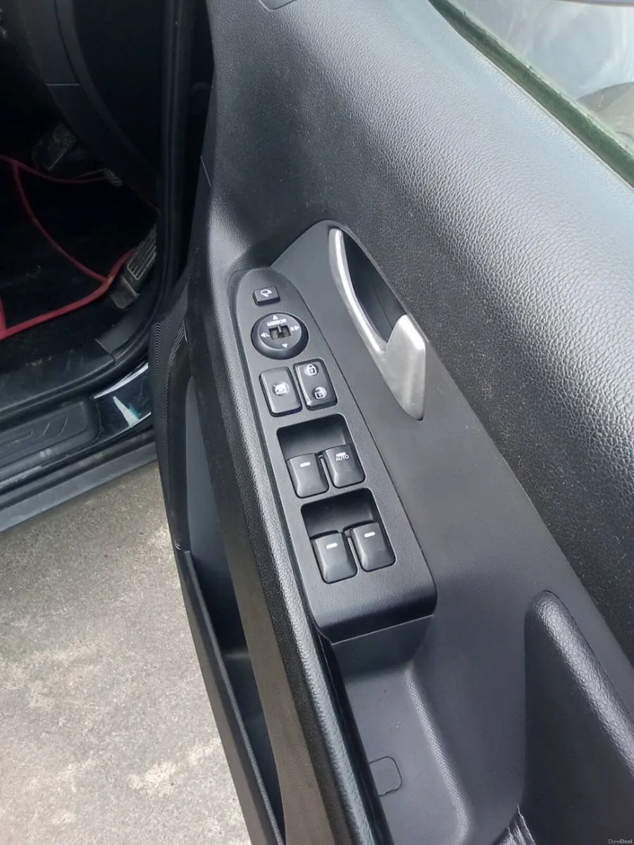 Car - Image 6