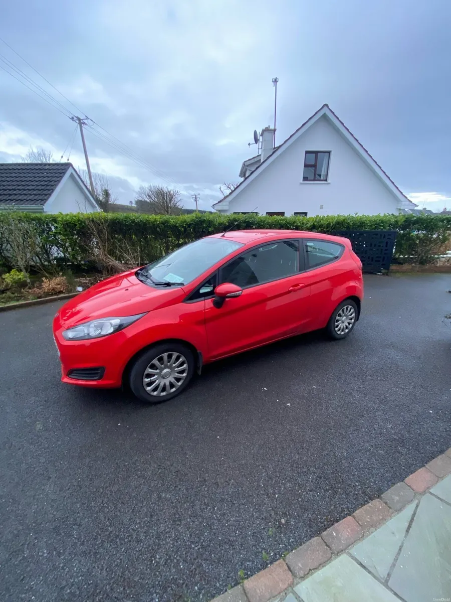 2013 Ford fiesta - Image 2