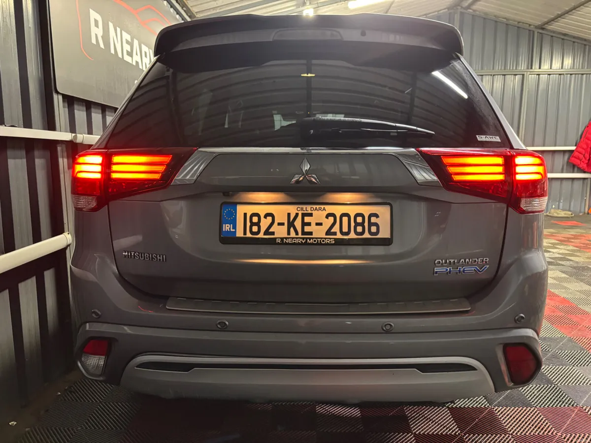 2018 182 Mitsubishi Outlander 2.4L Plug-in EV - Image 2