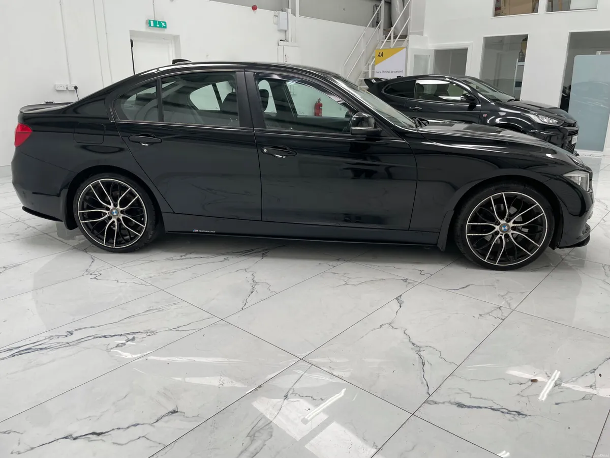 BMW 3-Series 2017 - Image 4