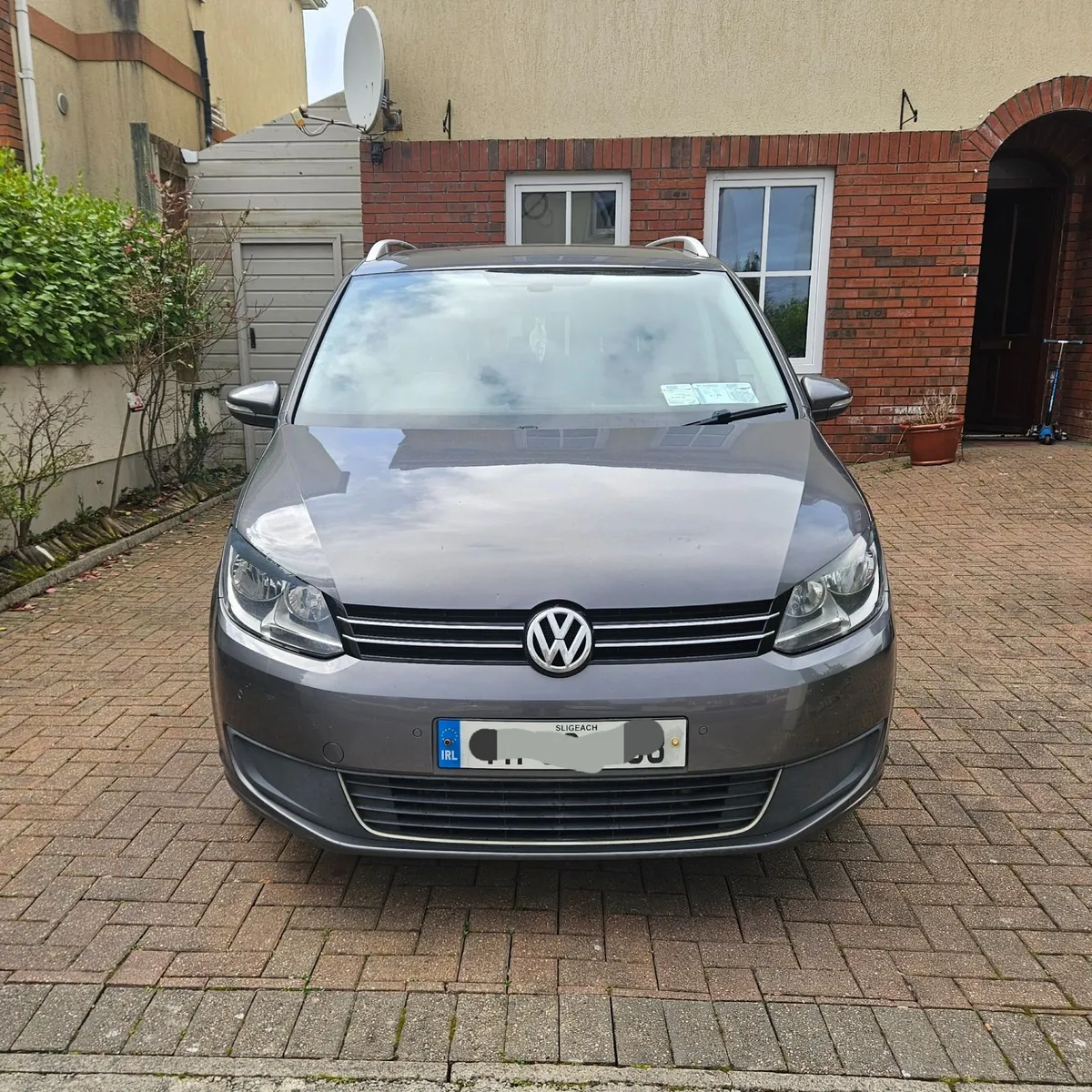 Volkswagen Touran 1.6 TDI Trendl. BlueMotion – 7se - Image 2