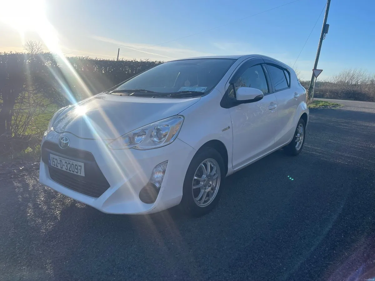 2015 Toyota Aqua Hybrid - Image 3