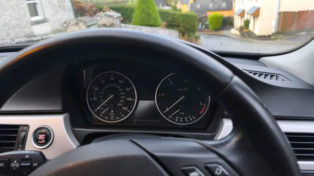 BMW 320D 2011 - Image 4