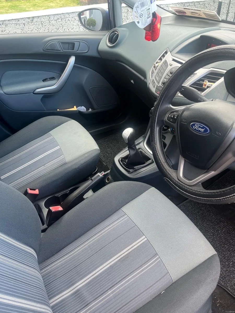 Ford Fiesta 2010 - Image 3