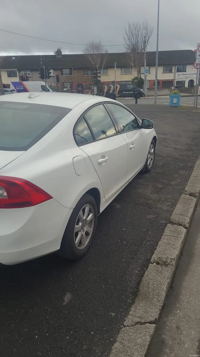 Volvo S60 2011 - Image 2