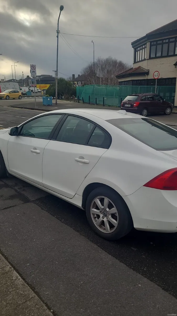 Volvo S60 2011 - Image 1