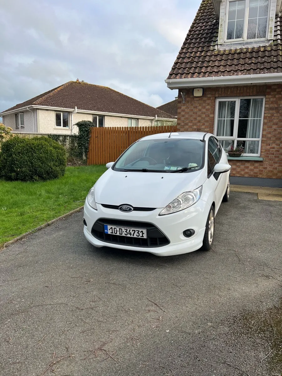 Ford Fiesta 1.6 petrol NEW NCT/ LOW MILEAGE - Image 1