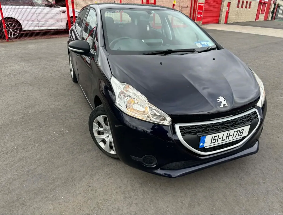 Peugeot 208 petrol 1.2 - Image 1