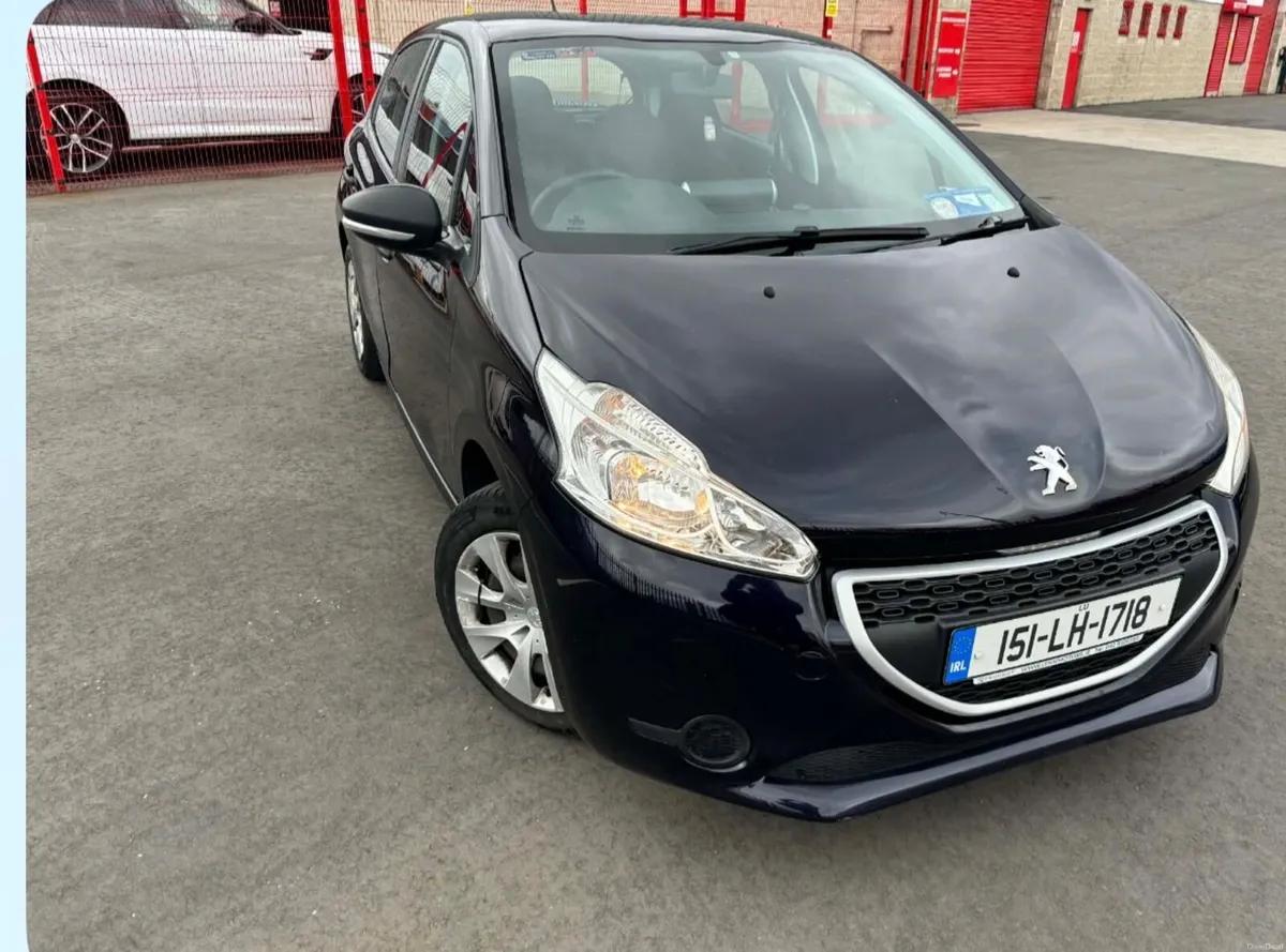 Peugeot 208 petrol 1.2 - Image 4