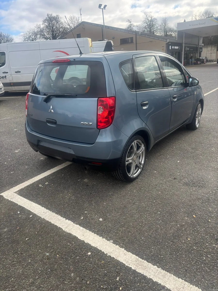 Low mileage Mitsubishi colt 2010 - Image 5