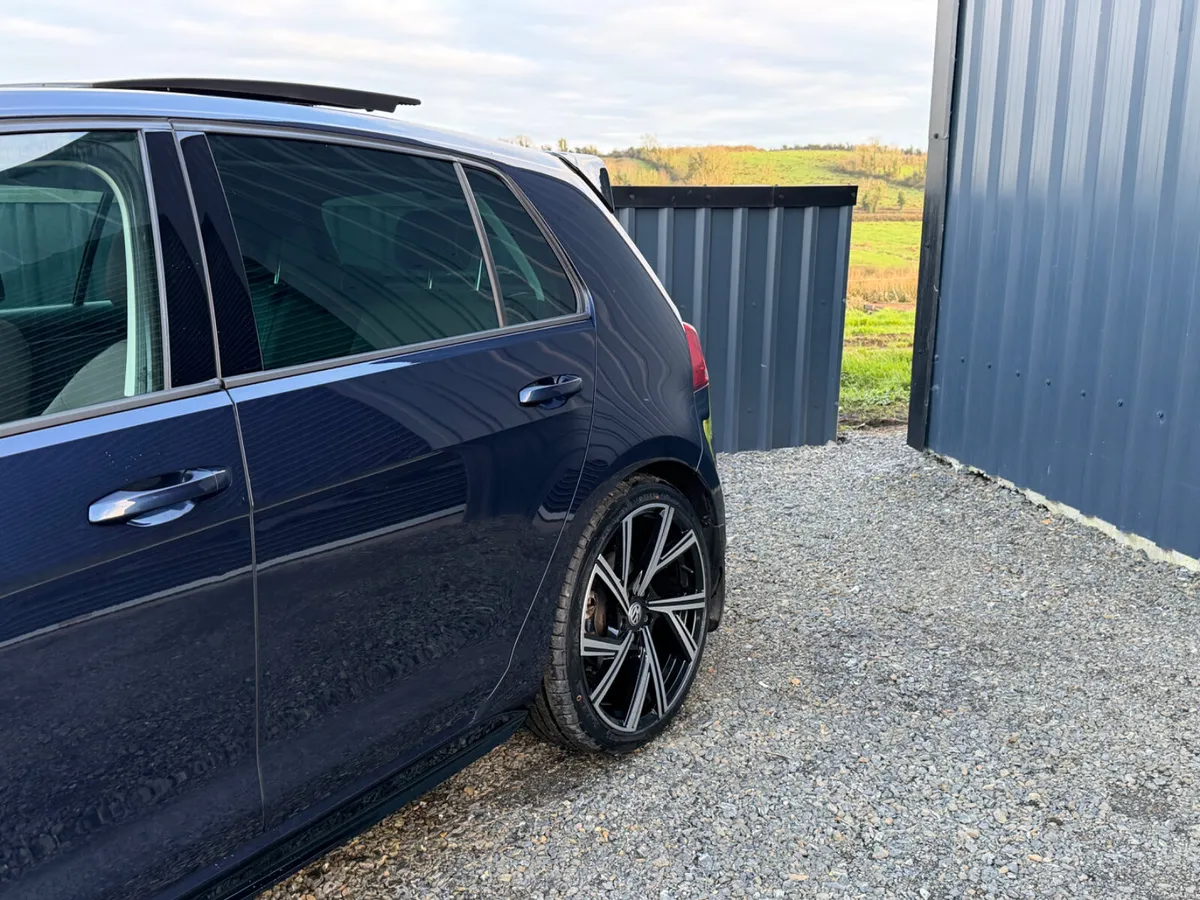 2017 (171) Volkswagen Golf Highline *PAN ROOF* - Image 3