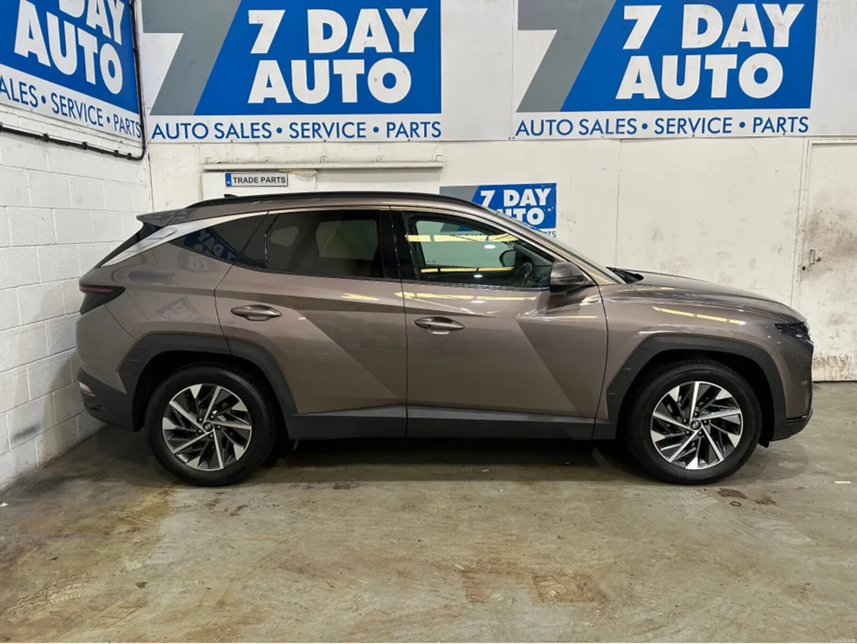 Hyundai Tucson EXECUTIVE PLUS 5DR DIESEL - Image 3