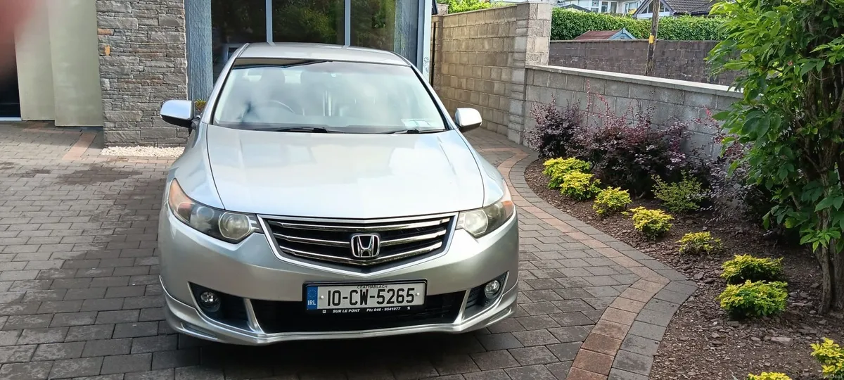 Honda Accord 2010 - Image 1
