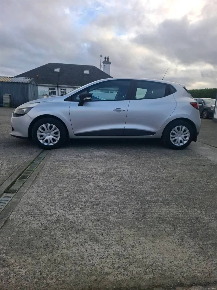 RENAULT CLIO 1,1 PETROL 2015 @ OWEN RYAN MOTORS - Image 2