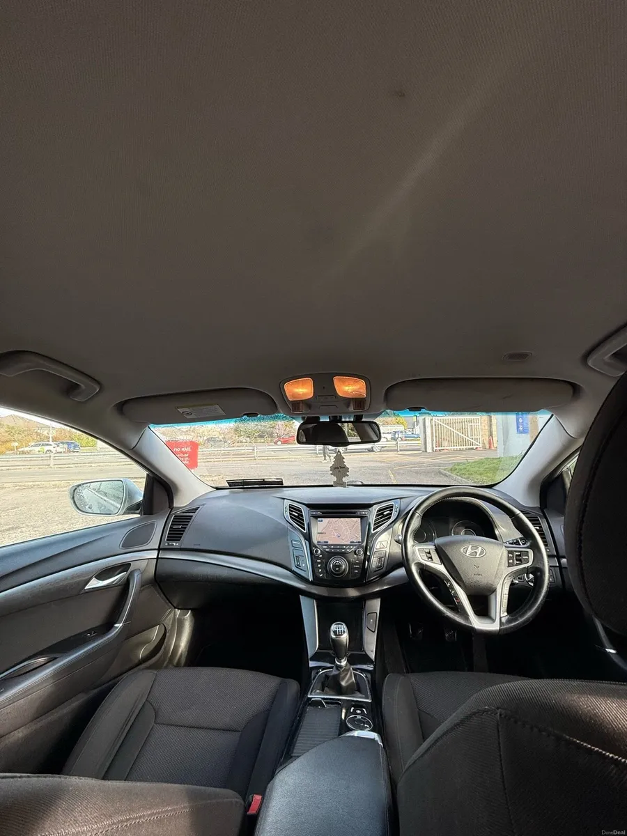 3300 PRICE \ Hyundai i40 NCT 03-27 - Image 2