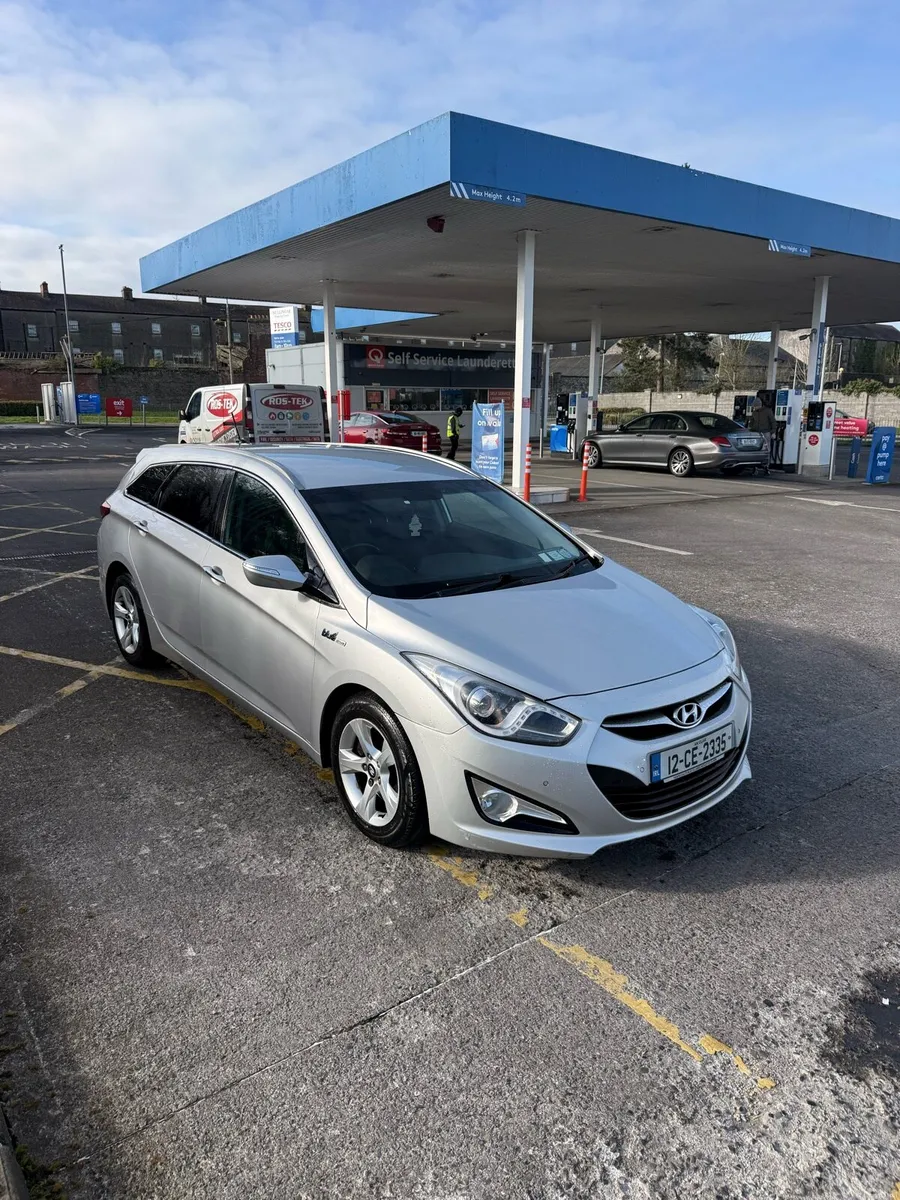 3300 PRICE \ Hyundai i40 NCT 03-27 - Image 3