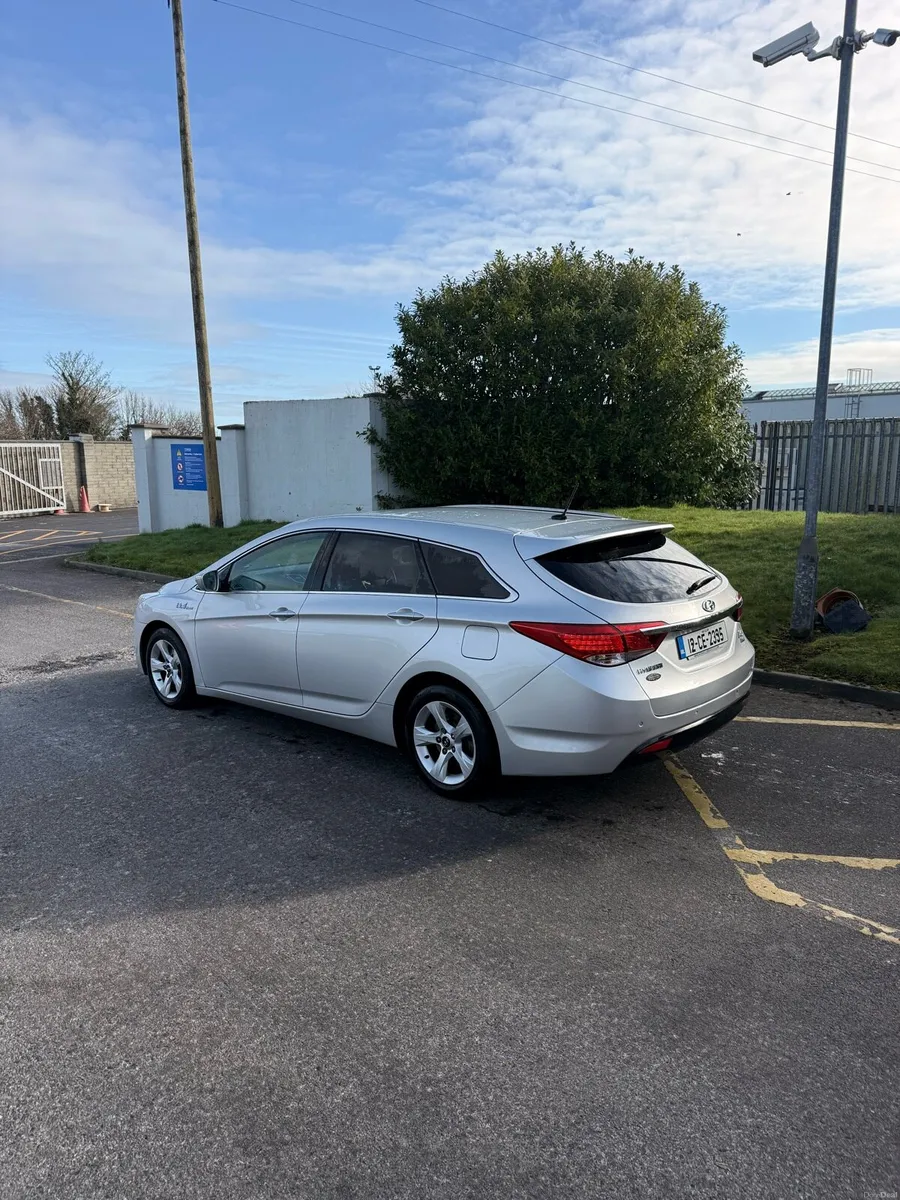 3300 PRICE \ Hyundai i40 NCT 03-27 - Image 4