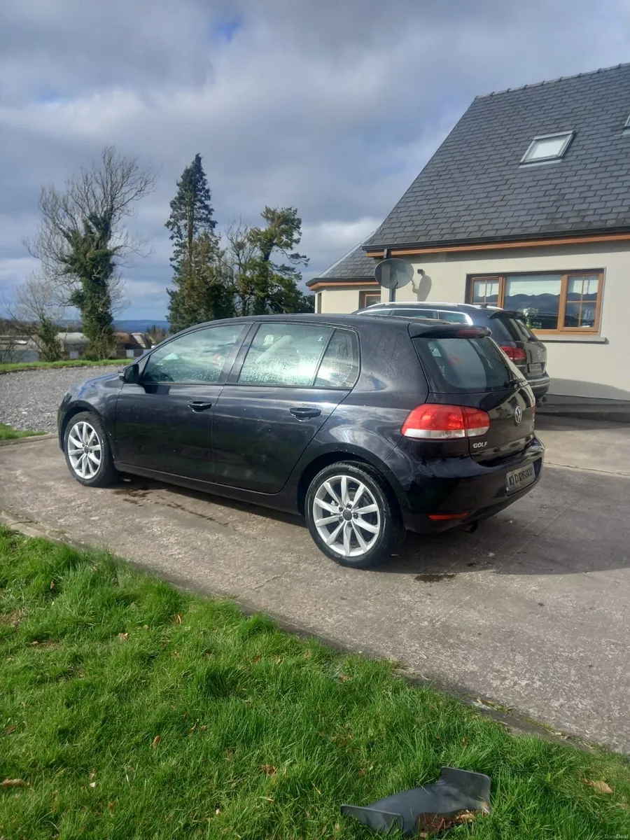 Volkswagen Golf 2010 - Image 2
