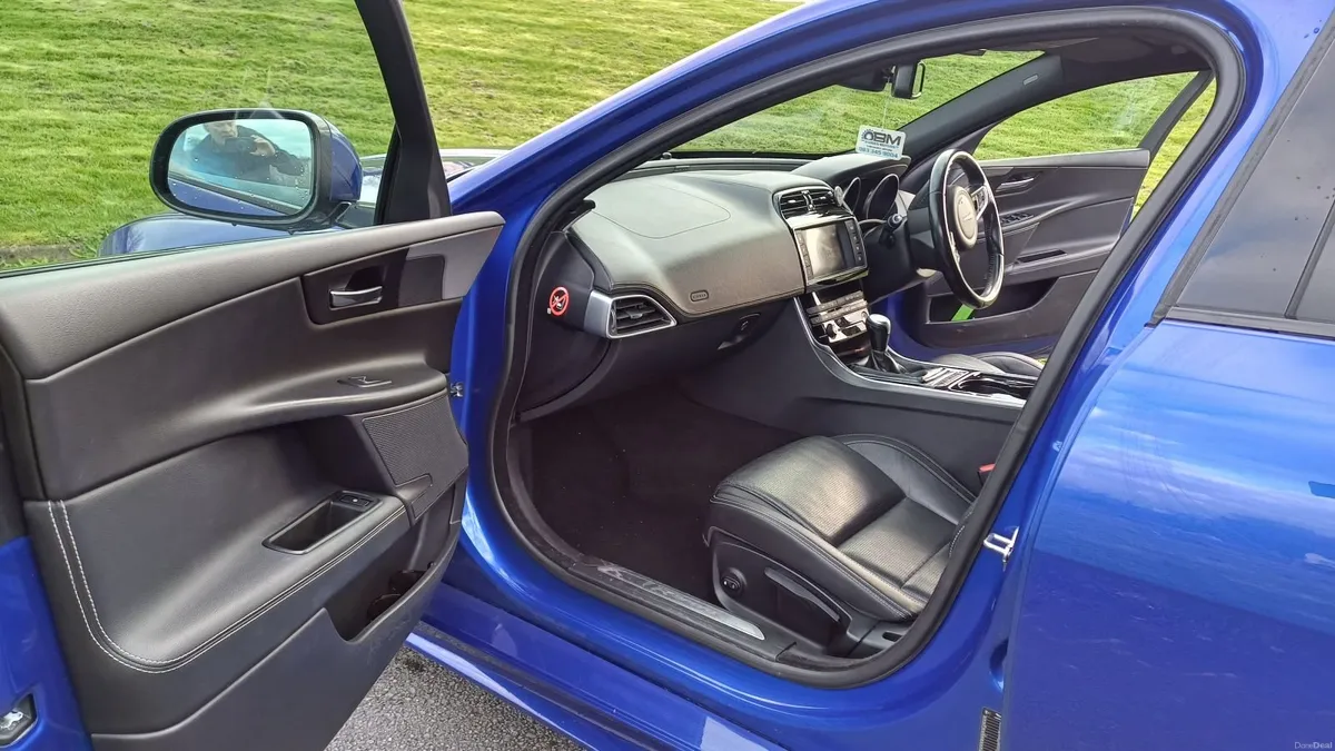 Jaguar XE R-Sport 2017 2.0L Diesel - Image 3